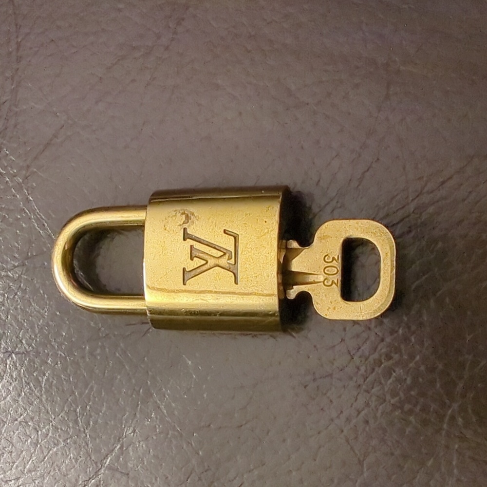 LV Lock & Key #303